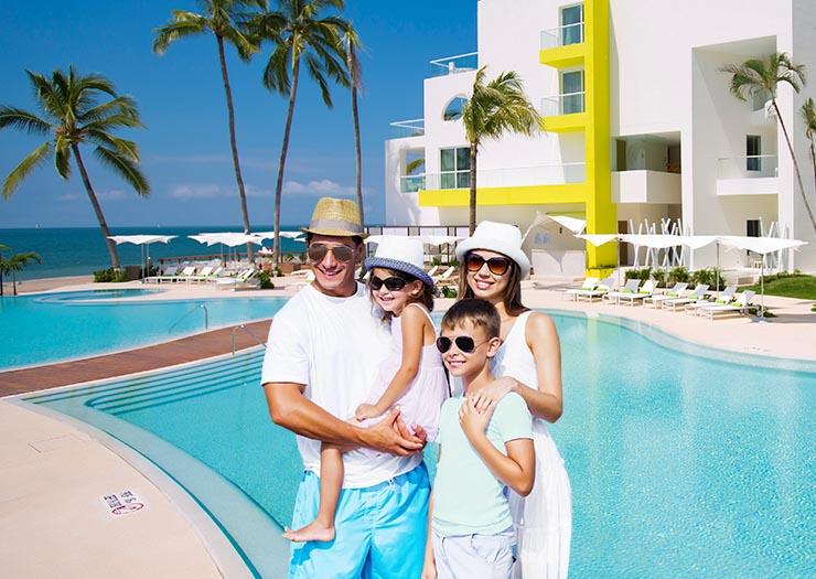 WINTER IS BETTER WHEN YOU TRAVEL! Krystal Grand® Cancún All Inclusive WINTER IS BETTER WHEN YOU TRAVEL! Krystal Grand® Cancún All Inclusive