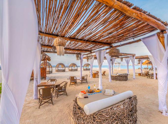 MOSKITO BEACH CLUB Krystal Grand® Cancún All Inclusive MOSKITO BEACH CLUB Krystal Grand® Cancún All Inclusive