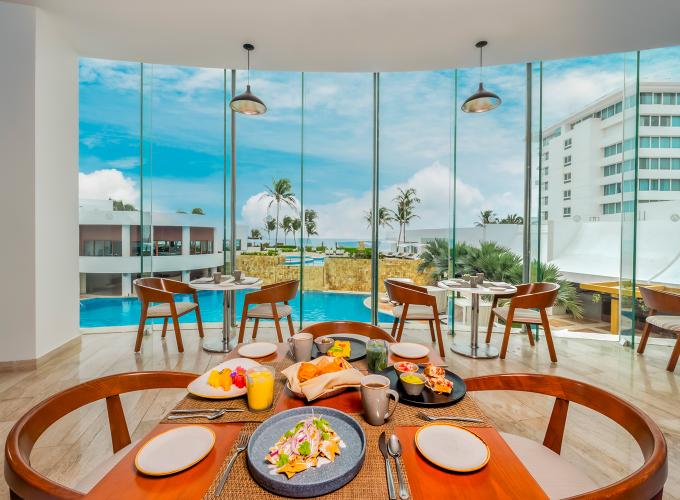 Altitude Lounge Krystal Grand® Cancún All Inclusive Altitude Lounge Krystal Grand® Cancún All Inclusive