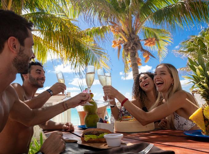 The Beach Bar & Grill Krystal Grand® Cancún All Inclusive The Beach Bar & Grill Krystal Grand® Cancún All Inclusive